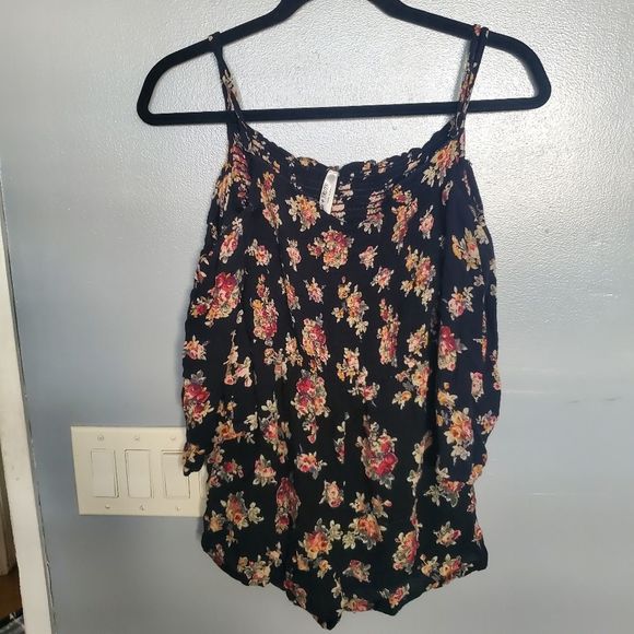 Live 4 truth floral cold shoulder top M - Picture 3 of 12